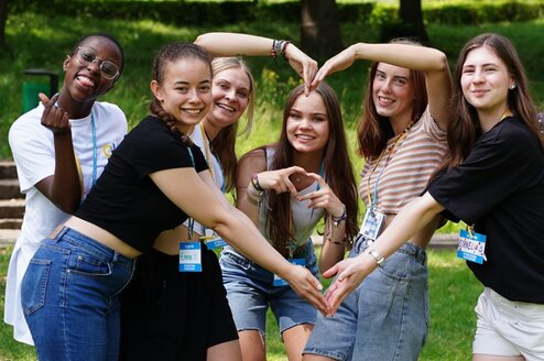 Angloville: Discover the World 